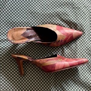 Handmade leather heels from Argentina 
Red and Brown Floral